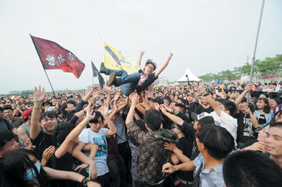 好人精神照亮東莞 2015年好人評(píng)選人數(shù)與前7年之比增長(zhǎng)1.7倍背后的故事
